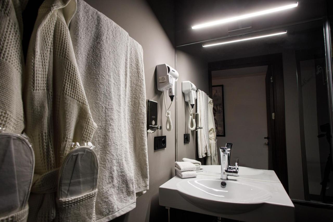 The Phoenix Boutique Hotel 예레반 외부 사진