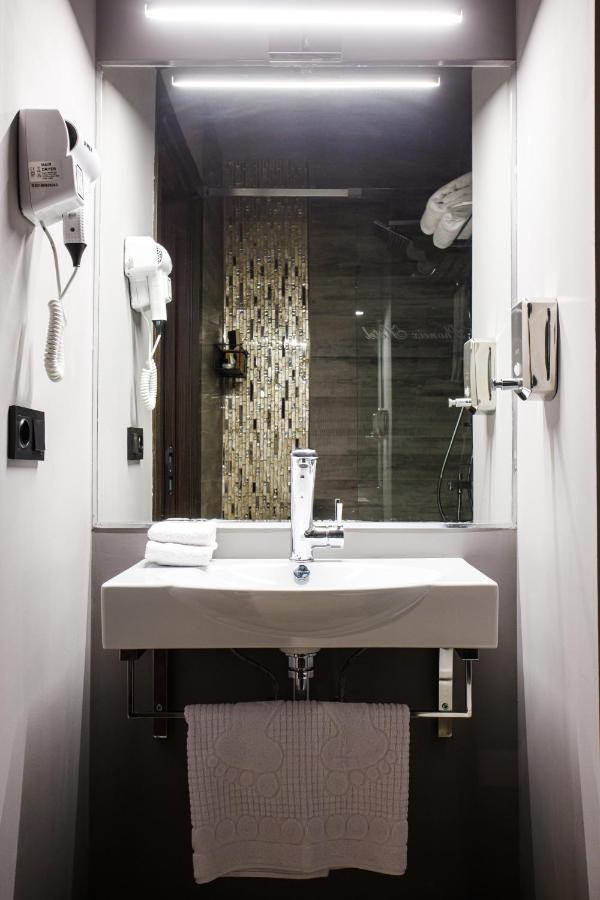 The Phoenix Boutique Hotel 예레반 외부 사진