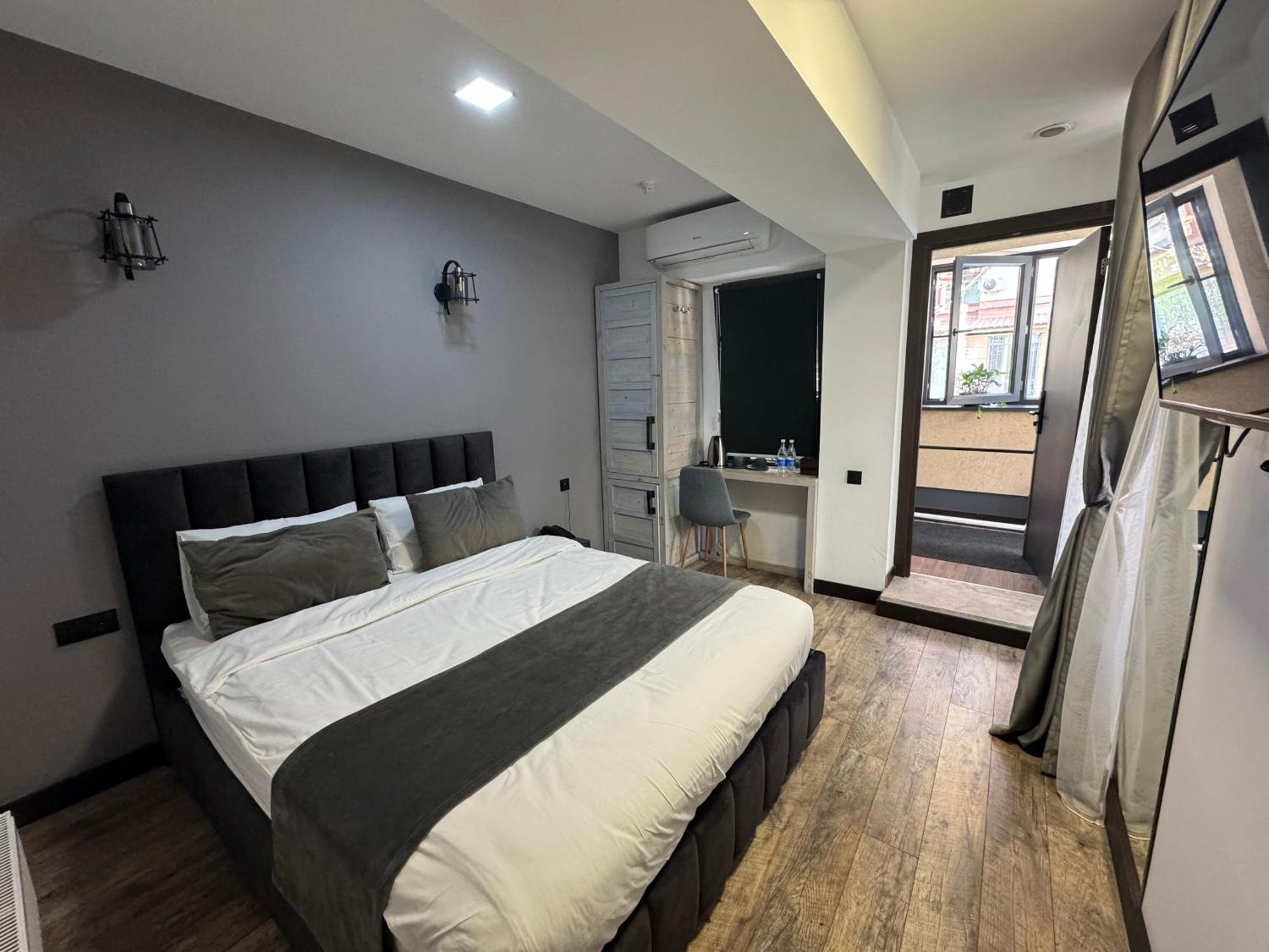The Phoenix Boutique Hotel 예레반 외부 사진